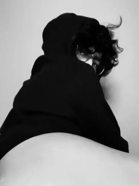 6illian femboy video call