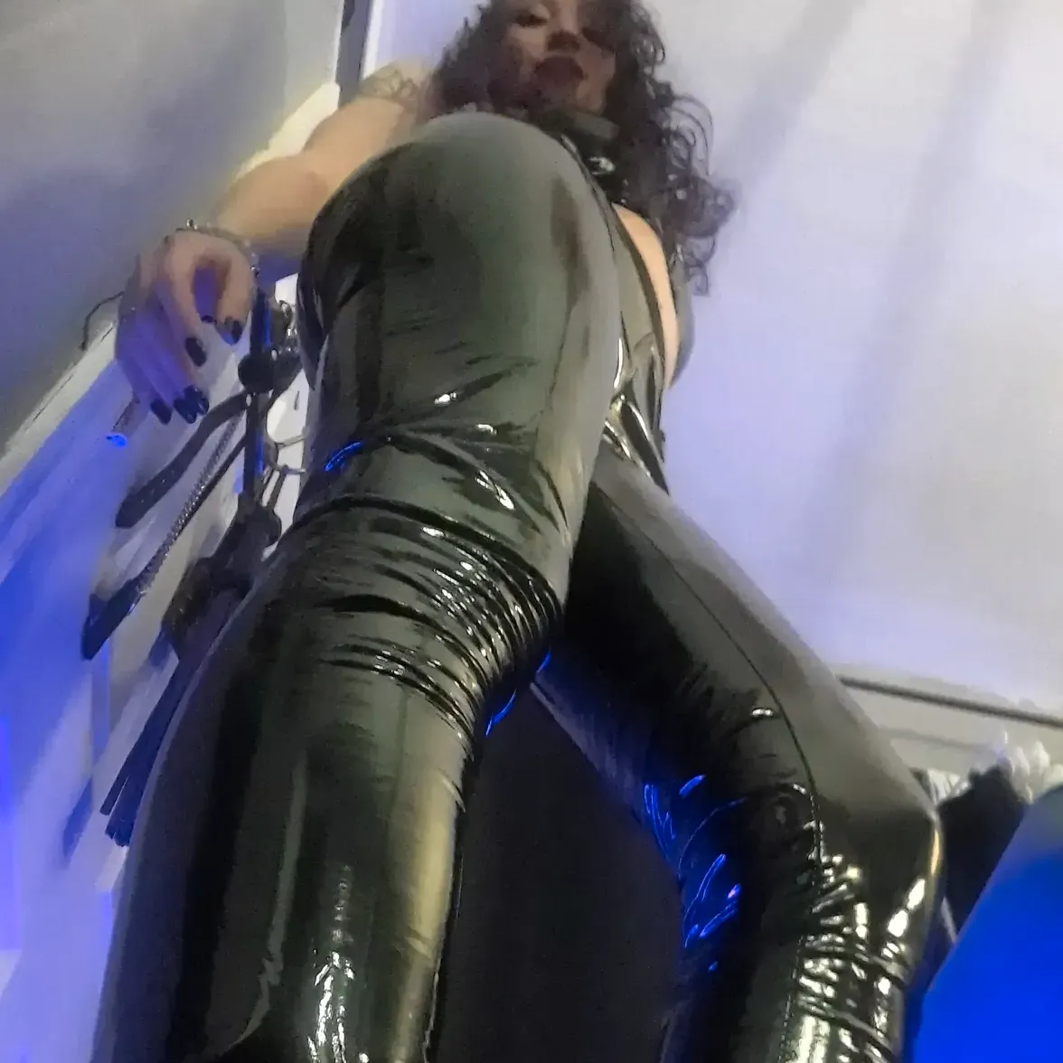 domlioness leather 2