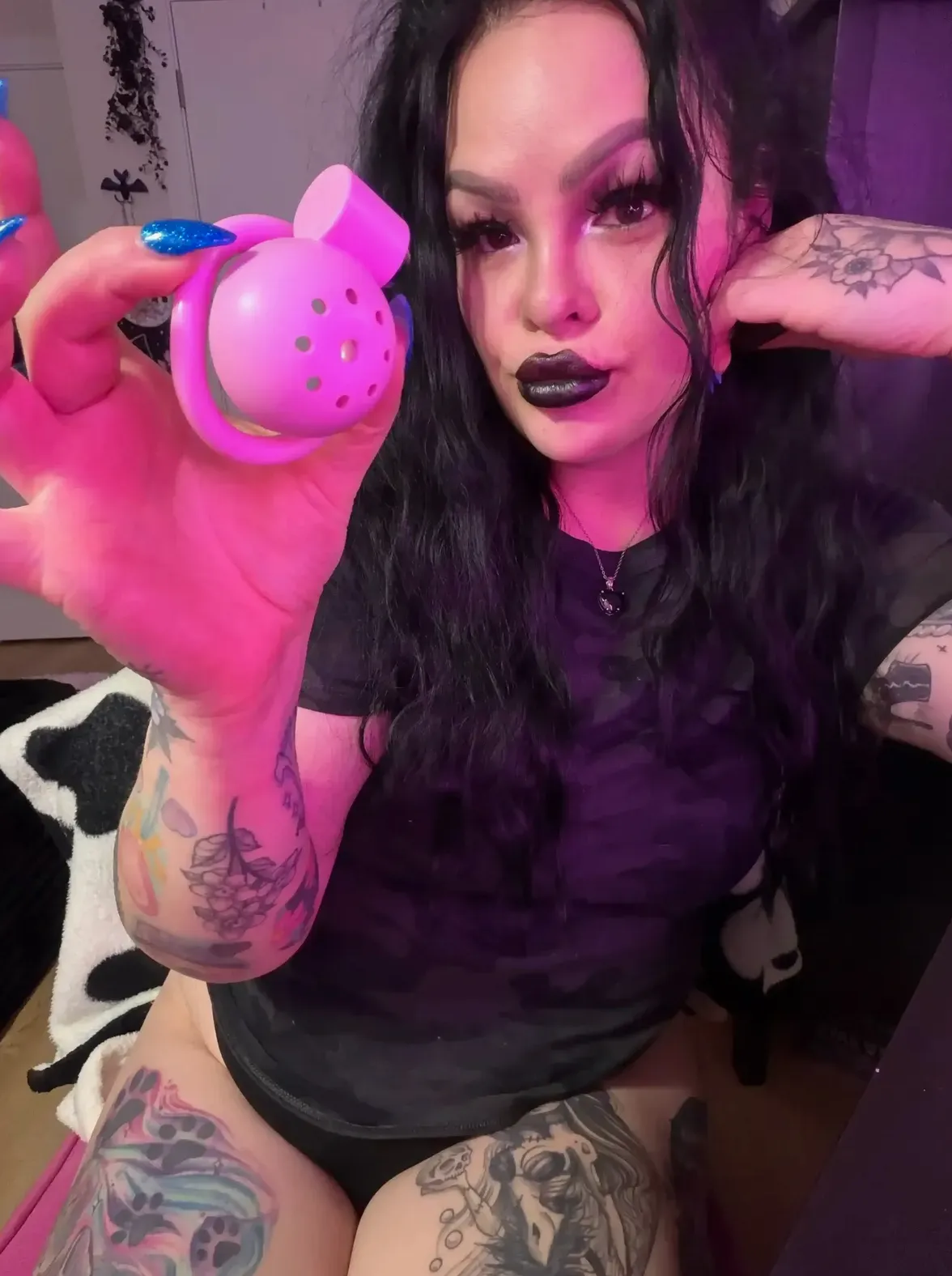 gothxgirly strapon 1