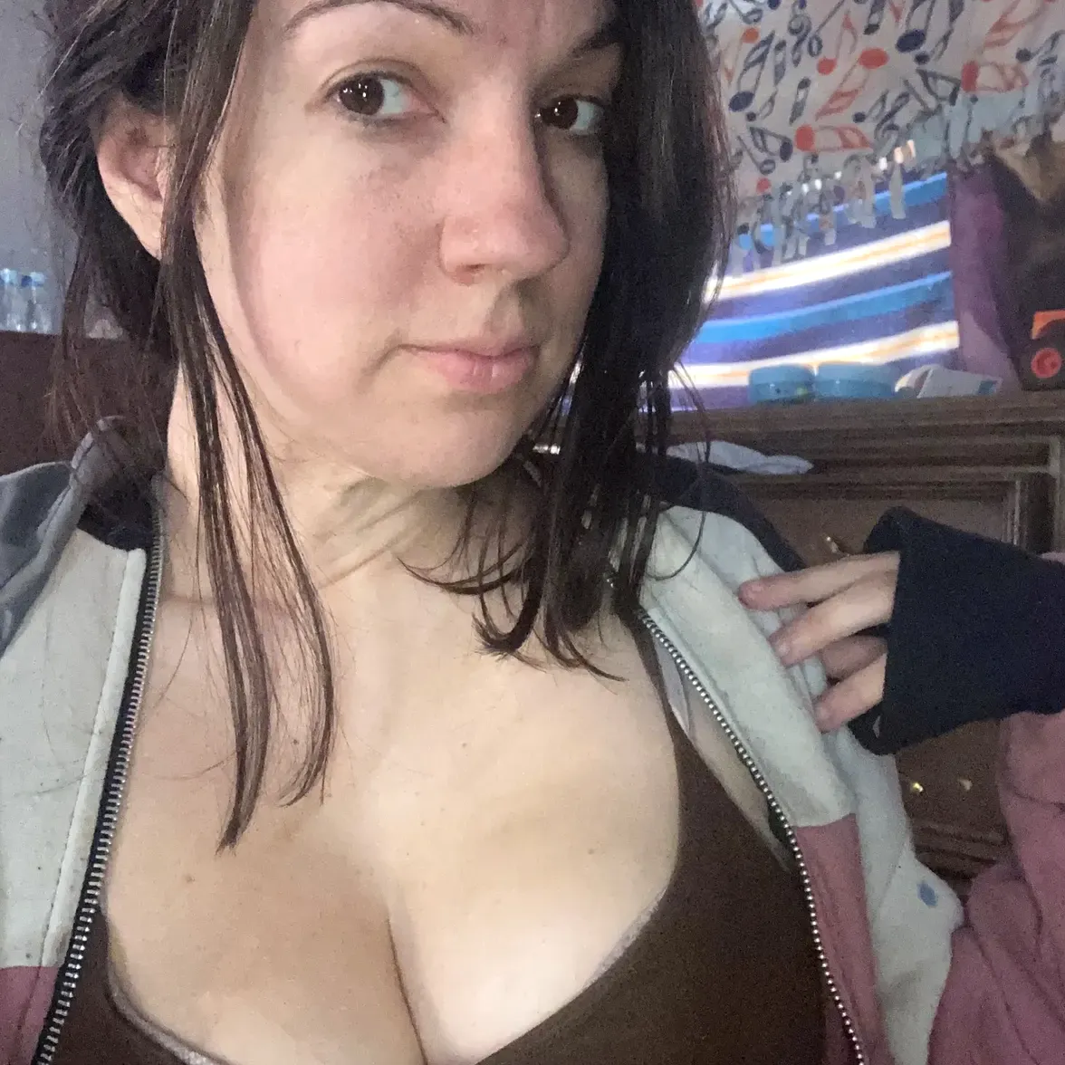 luvlyjess average milf video call
