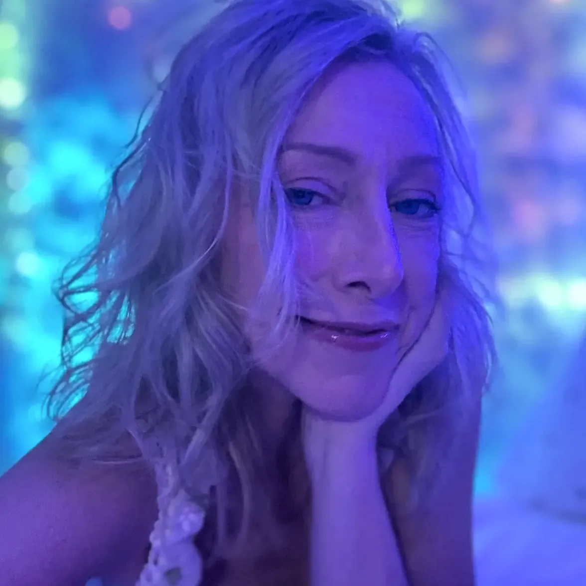 playfllynne older woman video call