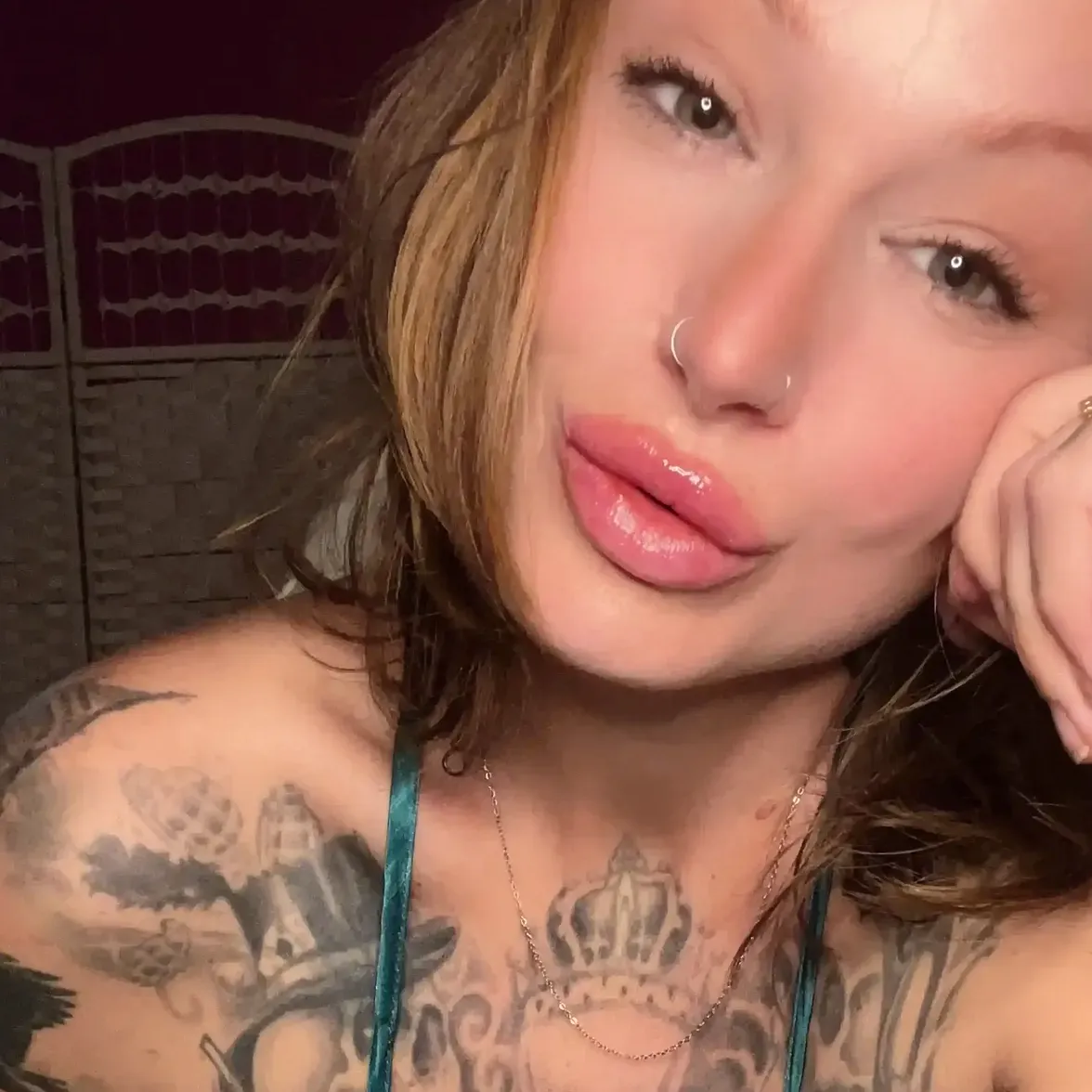 queen suzie giantess line
