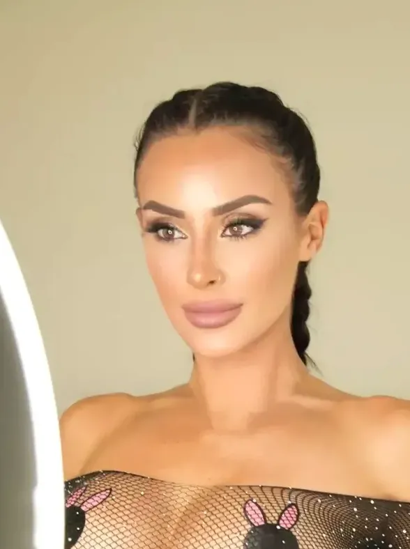 vicvixen arab video call